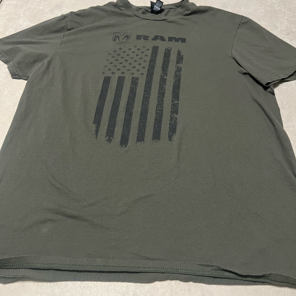 Dodge Ram Truck American Flag Green Men's T-Shirt. Size XL